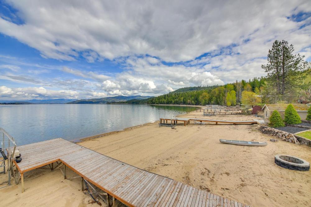 Beachfront Sagle Retreat with Boat Dock and Lift